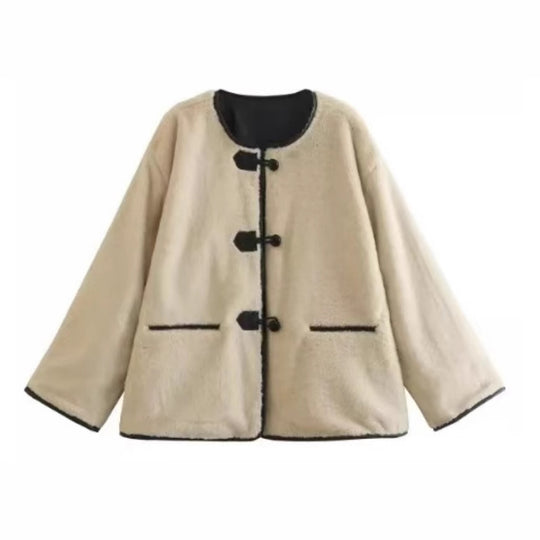 Damen Kuschelige Teddyjacke mit kontrastierenden Knopfdetails und Taschen EB