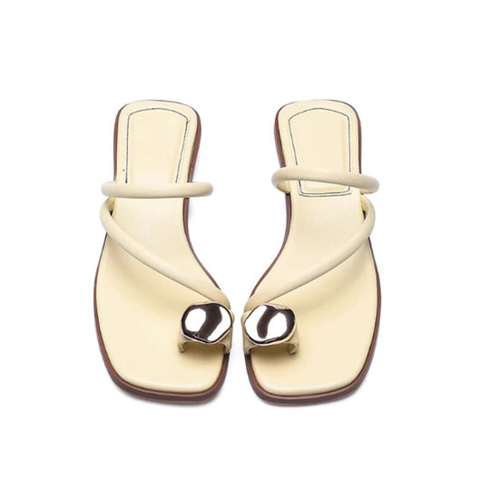 Damen Zehentrenner-Sandalen mit elegantem Riemendesign und luxuriösem Schmuckdetail EB