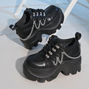Damen Chunky Sneaker mit glanzvollen Kettenakzenten EB