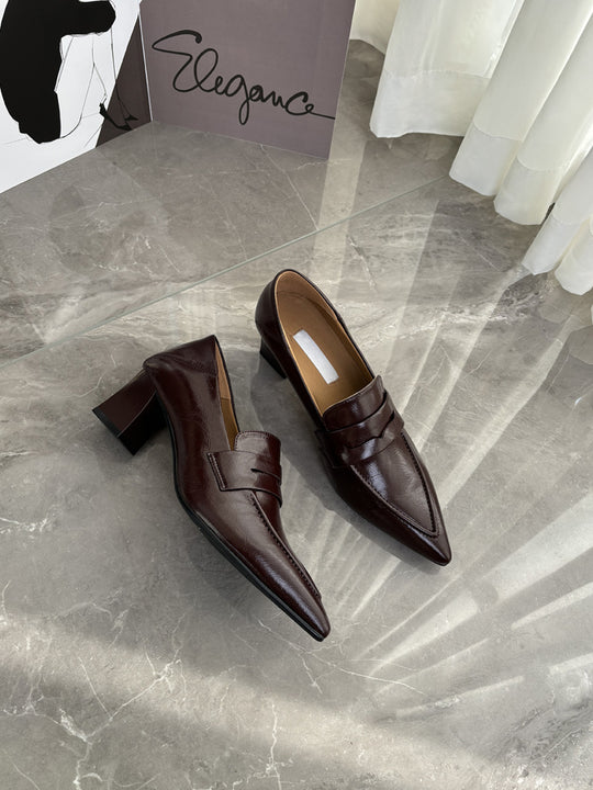 Damen spitze Pumps mit elegantem Riemen und bequemen Blockabsatz EB