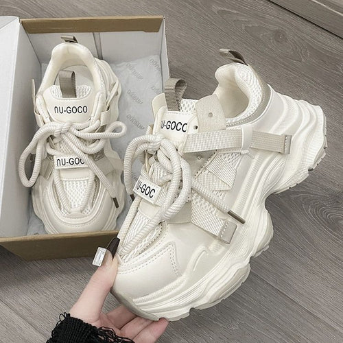 Damen Sportliche Chunky Sneakers mit atmungsaktiver Mesh-Oberfläche und innovativem Schnürsystem EB