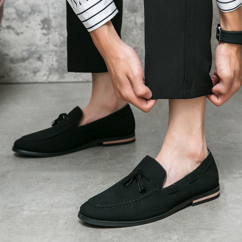 Herren Quasten-Slipper aus Veloursleder mit handgenähter Moccasinnaht und gepolstertem Lederfußbett EB