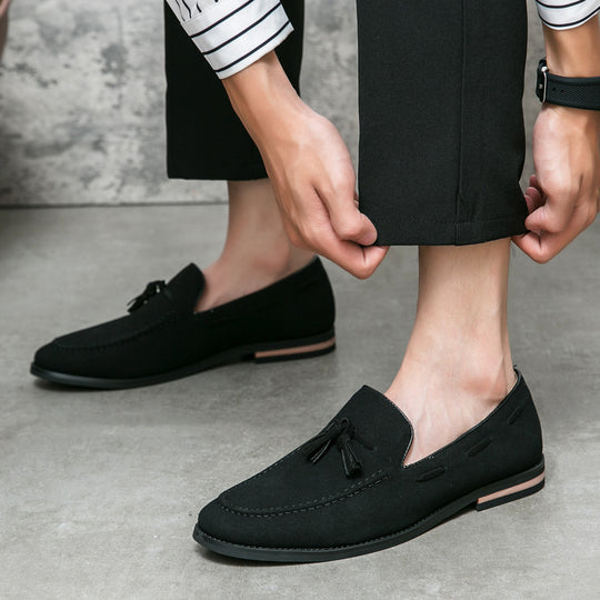 Herren Quasten-Slipper aus Veloursleder mit handgenähter Moccasinnaht und gepolstertem Lederfußbett EB