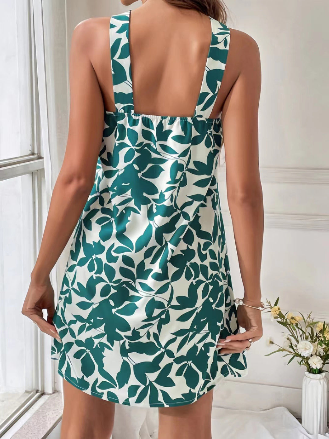 Damen Sommerliches Freizeitkleid mit dekorativem Halsband und floralem Print EB