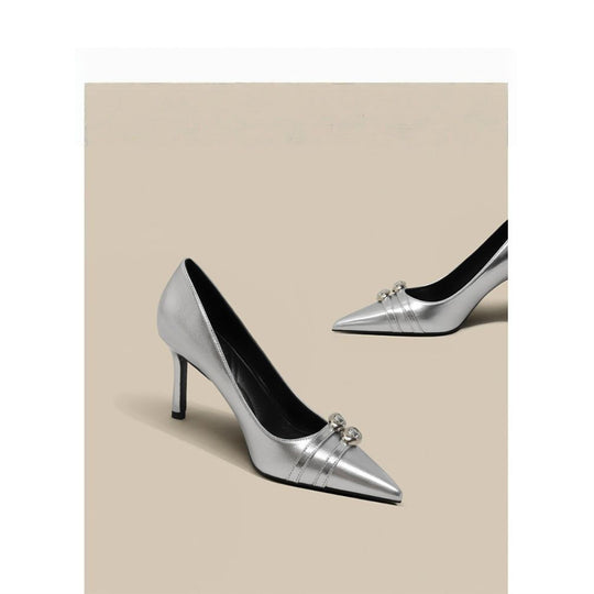 Damen High Heel Pumps mit elegantem Lackfinish und zierlichen Akzenten EB