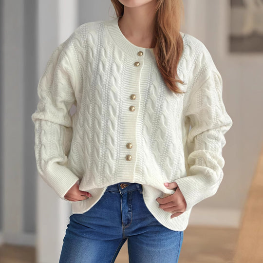 Damen Strickjacke mit eleganter Zopfmusterstruktur und dekorativen Knöpfen EB