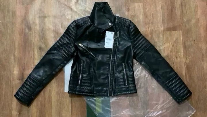Damen Kunstleder Bikerjacke mit gesteppten Details und schmalem Schnitt EB
