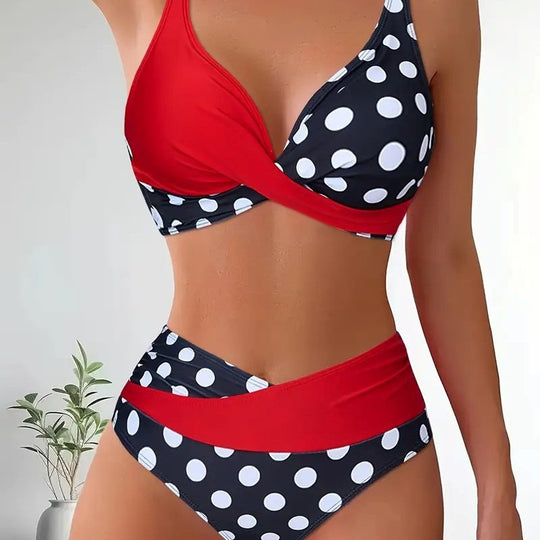 Damen Bikinimodell im modernen Wickelstil EB