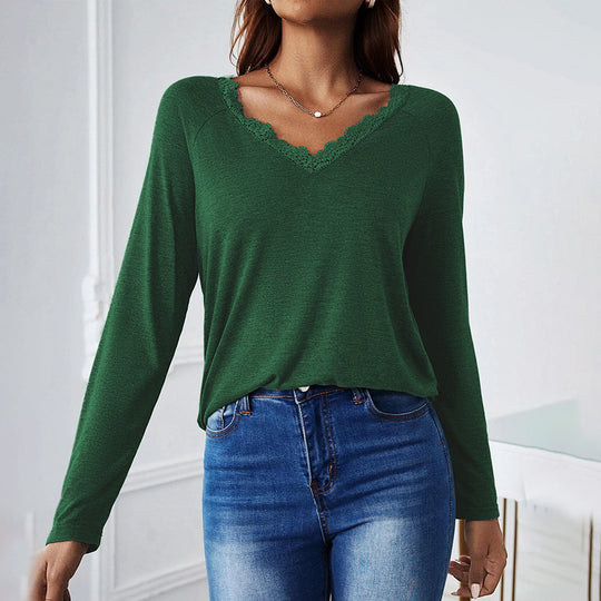 Damen feines V‑Neck Langarmshirt mit Spitzenbesatz, leichtem Feinstrick und lässiger Silhouette Eichborn Berlin