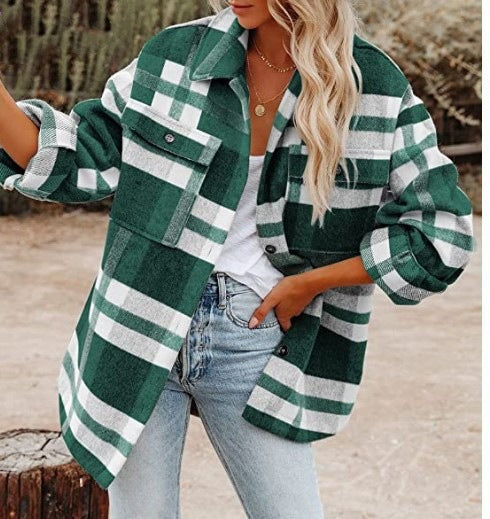 Damen Karierte Flanelljacke mit Lässigem Schnitt und Aufgesetzten Taschen EB