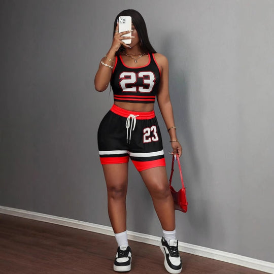 Damen Sportliches Freizeit-Outfit mit Crop-Top und Shorts EB