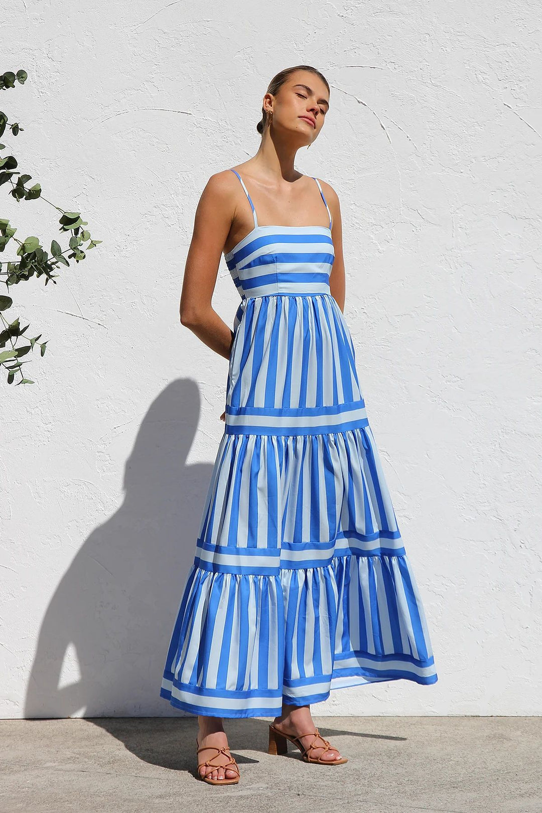 Damen Maxikleid mit Streifenmuster und fließendem Rock EB
