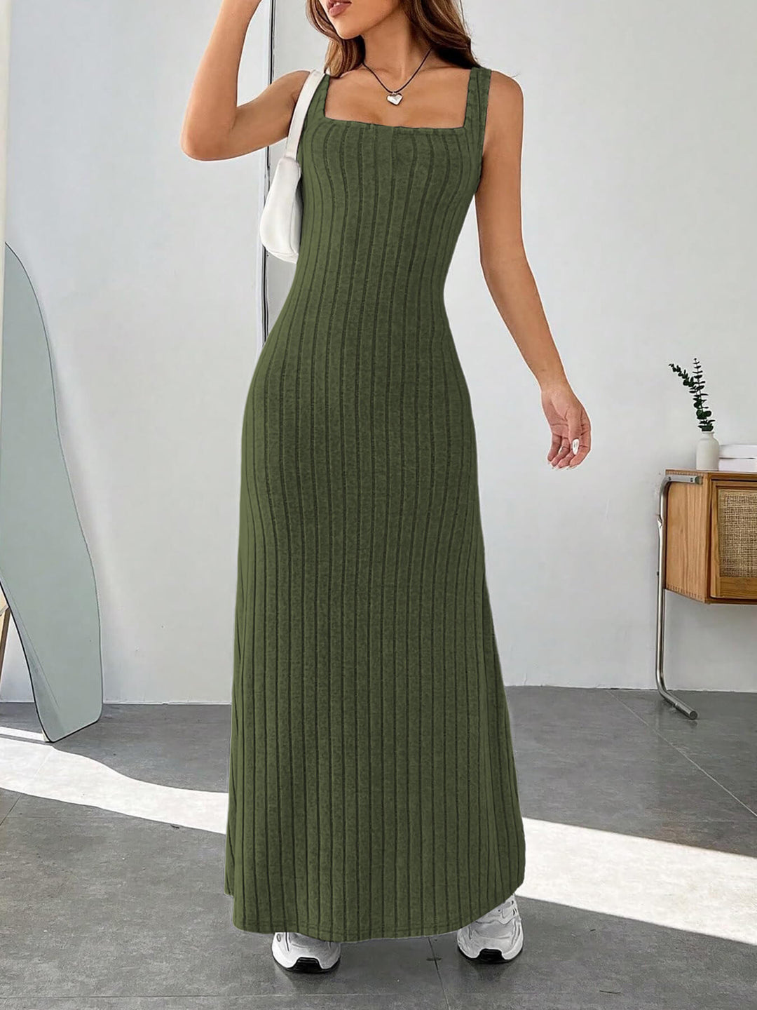 Damen Maxikleid mit figurbetonendem Schnitt und raffinierten Rippstrukturen EB