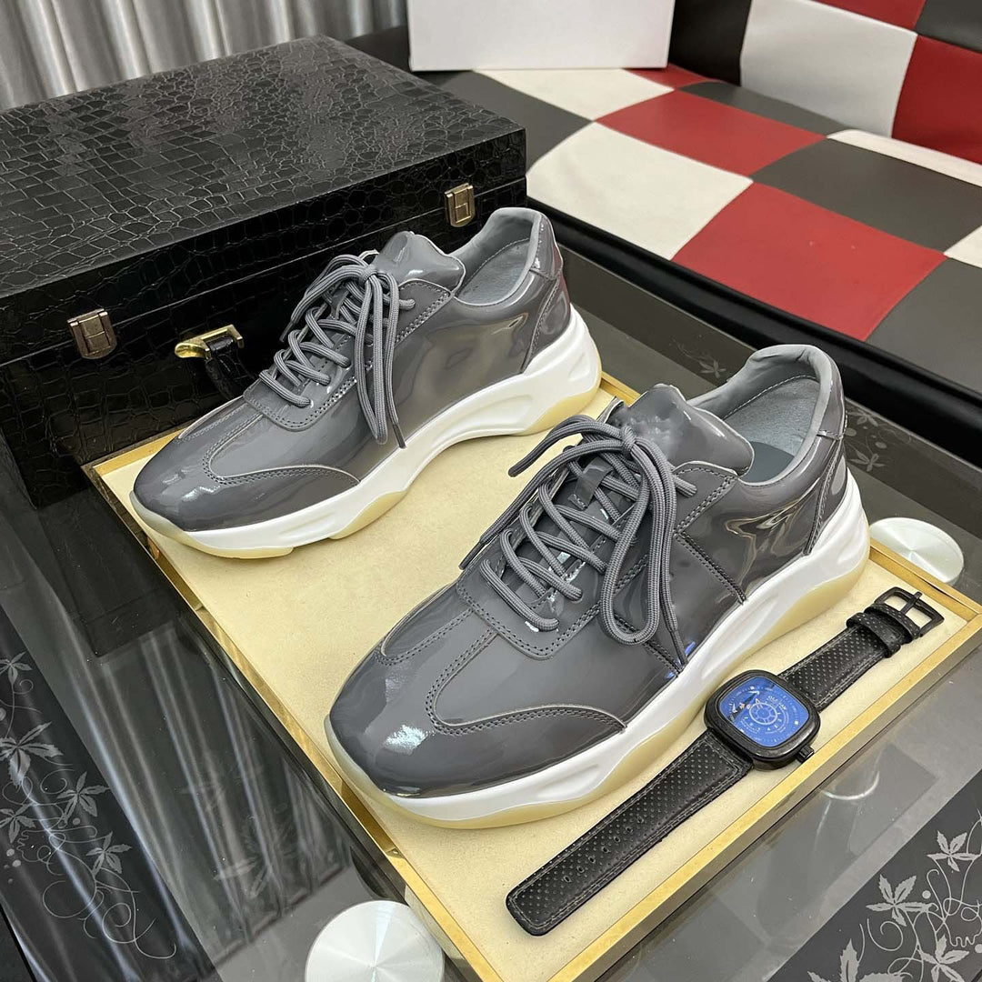 Damen Elegante Sneakers mit hochglänzender Oberfläche und dämpfender Laufsohle EB