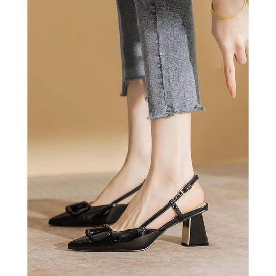 Damen Slingback Pumps mit dekorativen Metallakzenten und komfortablem Blockabsatz EB