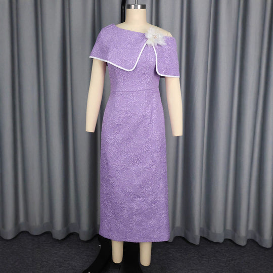 Damen elegantes Maxikleid mit asymmetrischem Rüschendesign und floralem Akzent EB