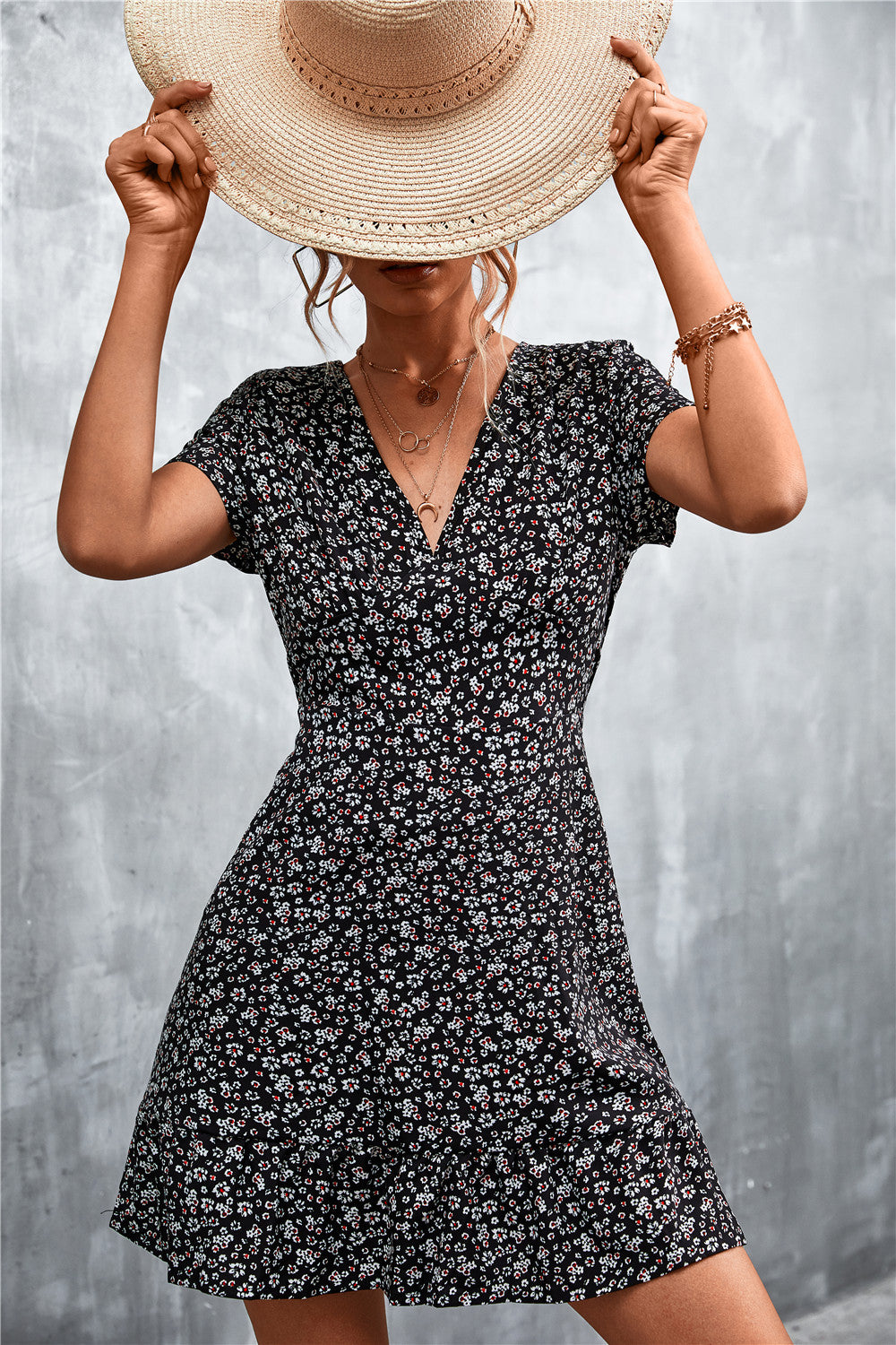 Damen Sommerliches Minikleid mit floralem Design und verspieltem Saum EB