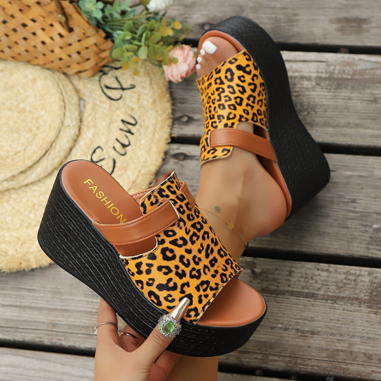 Damen Wedge-Sandaletten mit animalischem Design und komfortablem Fußbett EB