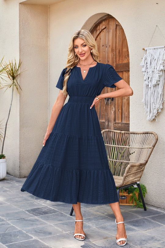 EB | Kleid mit V-Ausschnitt und plissierten Blasenärmeln