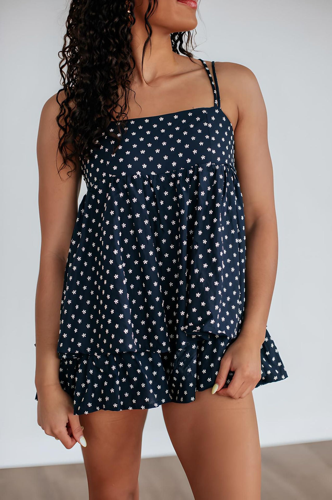 Damen luftiger Sommerbluse mit Rüschensaum und floralem Design Heidi-Mode