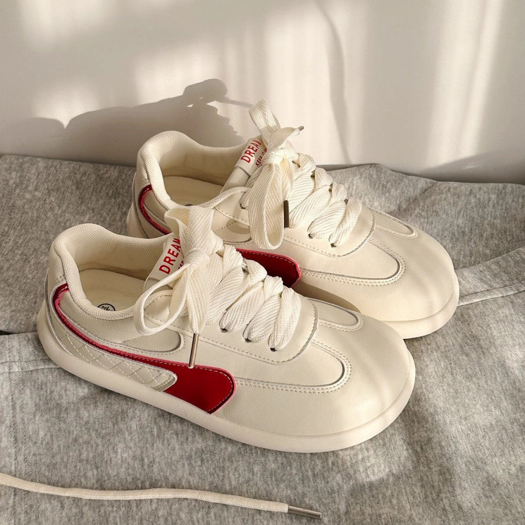 Damen Sneaker mit modischen Akzenten und rutschfester Sohle EB