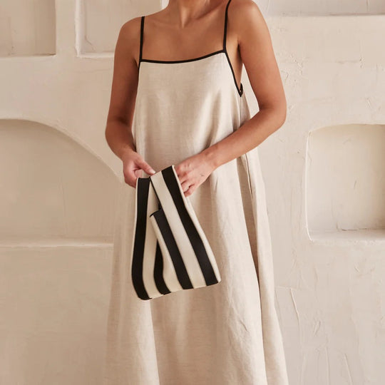 Damen luftiges Maxikleid mit feinen Trägern und elegantem Schnitt EB