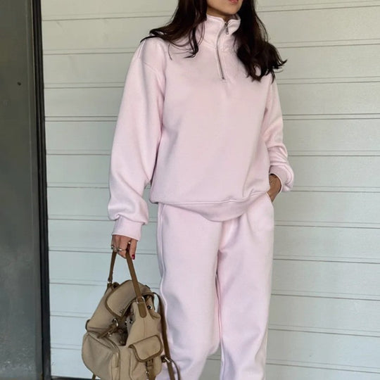 Damen Sweatset mit Halbreißverschluss, oversized Pullover und hochtaillierter weit geschnittener Jogginghose Eichborn Berlin
