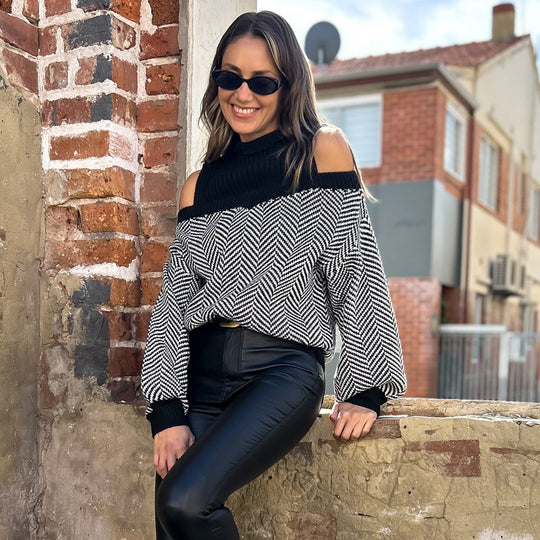 Damen Strickpullover mit Schulterfreiem Design und Stilvollem Zickzackmuster EB