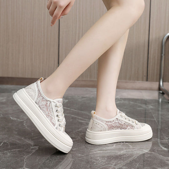 Damen modische Plateausneaker mit floraler Spitze und bequemer Sohle EB
