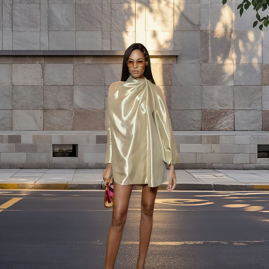 Damen Elegantes satiniertes Minikleid mit asymmetrischem Schnitt und Raffungen EB