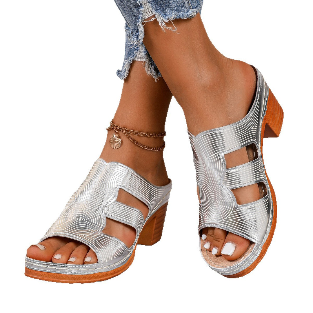 Damen Plattform-Sandalen mit elegantem Schnitt und verzierten Riemen EB