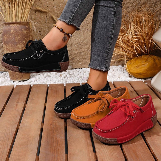 Damen mokassinartige Plateau-Sneaker mit Velourslederoptik, dekorativer Handnaht und stoßdämpfender Profilsohle EB