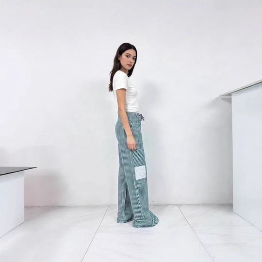 Damen weite Cargo-Hose mit praktischen Taschen und einzigartigem Design EB