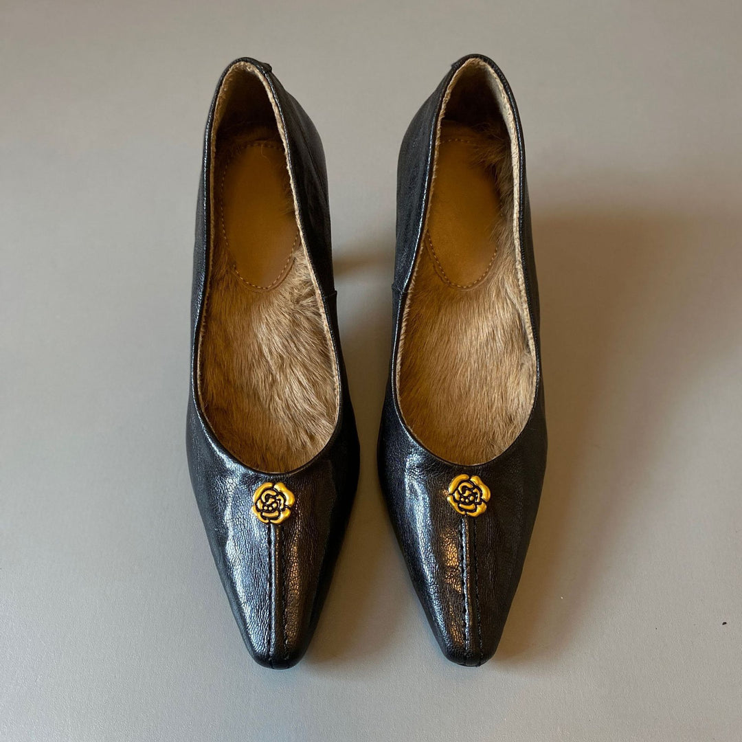 Damen elegante Pumps mit einzigartiger Goldapplikation und komfortablem Blockabsatz EB