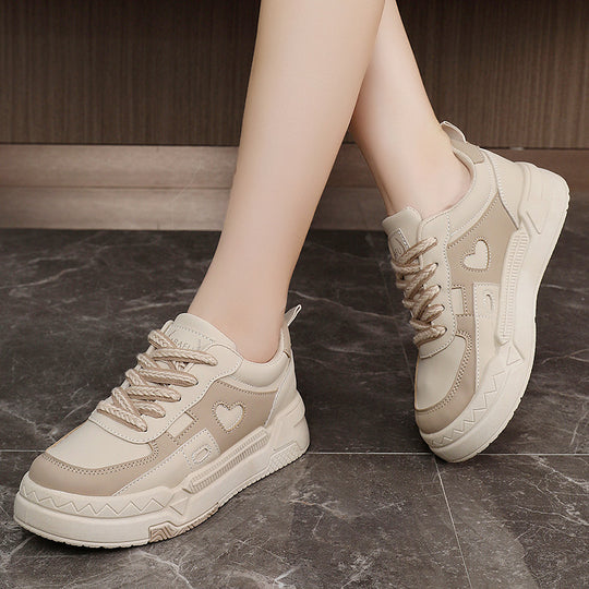 Damen Chunky Sneakers mit Herz-Applikation und dämpfender Sohle EB