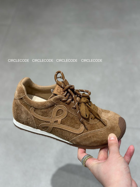 Damen modische Sneakers aus hochwertigem Wildleder mit individuell verstellbaren Schnürsenkeln EB