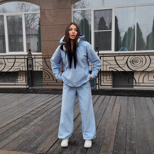 Damen Fleece-Loungewear-Set mit halbem Frontzip, gefütterter Kapuze und hochgeschnittener Komforthose Eichborn Berlin