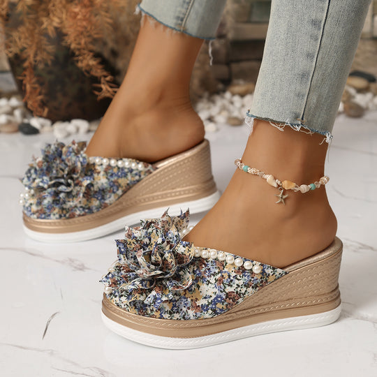 Damen Wedge-Pantoletten mit floralem Design und eleganten Perlenakzenten EB
