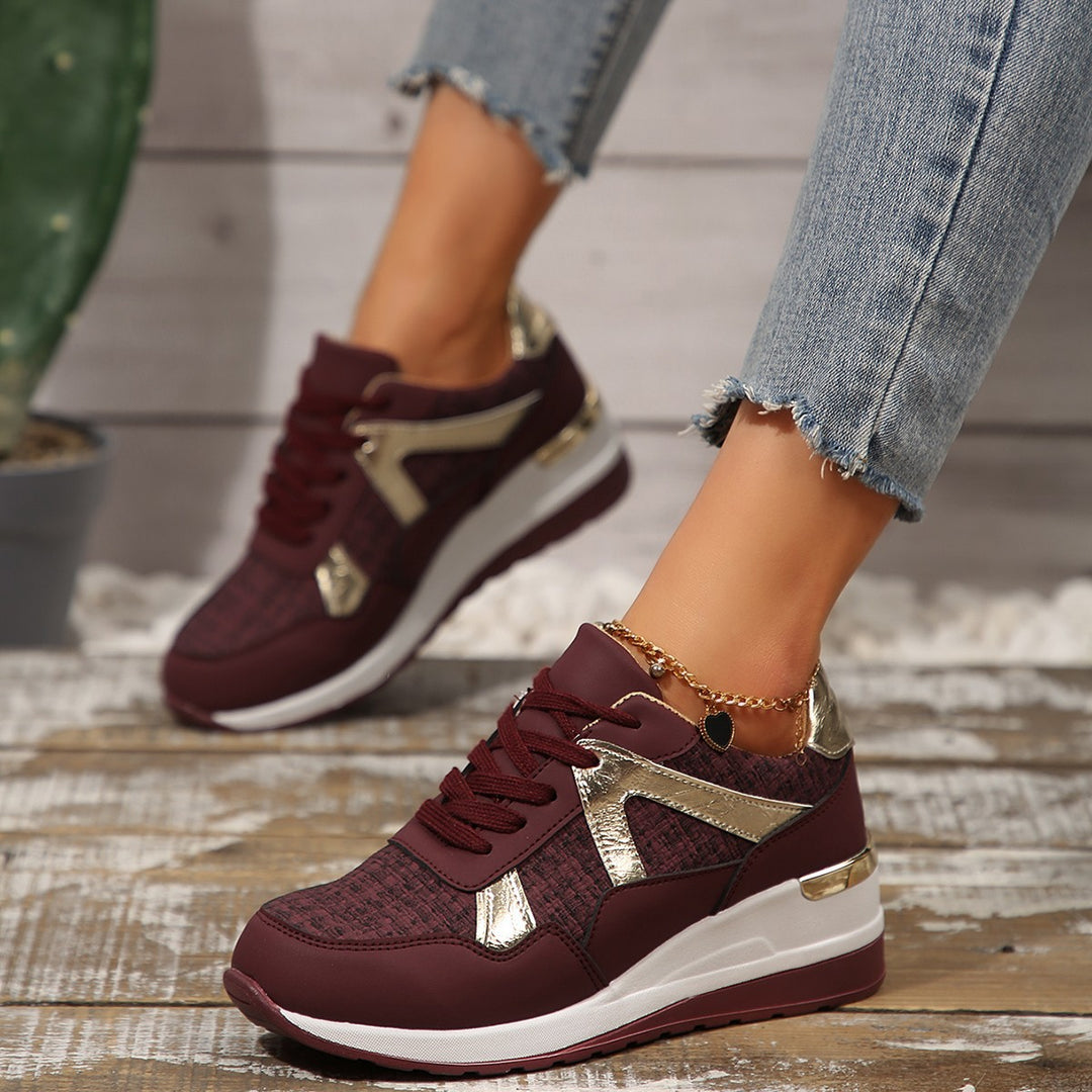 Damen sportlicher Keil-Sneaker mit gepolstertem Memory-Fußbett und eleganten Metallic-Akzenten EB
