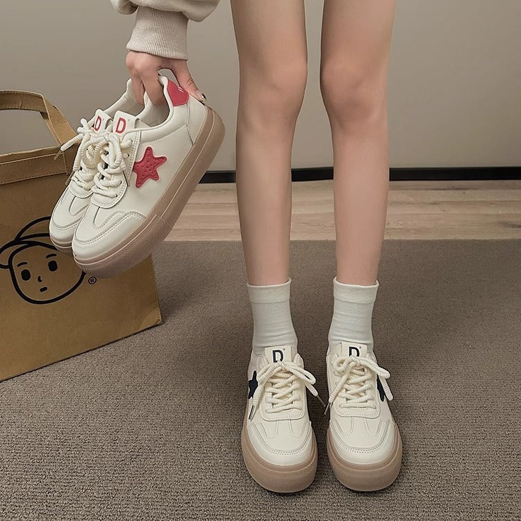 Damen Sportliche Sneakers mit verspielten Stern-Applikationen und bequemer Sohle EB