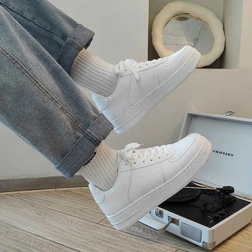 Damen Schnür-Sneaker aus hochwertigem Kunstleder mit rutschfester Sohle EB