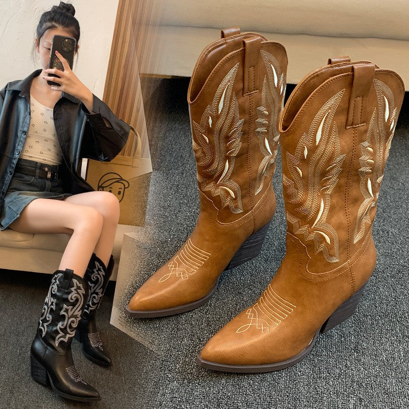 Damen Cowboy-Stiefel mit eleganter Stickerei und modernem Wedge-Design EB