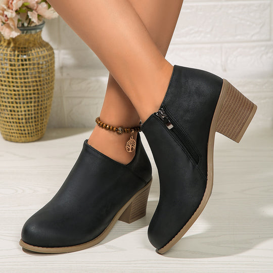 Damen kurze Stiefelette mit seitlichem Reißverschluss gepolstertem Komfortfußbett und stabilem Blockabsatz EB