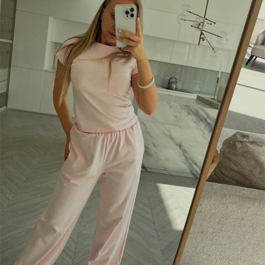 Damen figurnahes Kurzarm-Rippshirt und elastische High-Waist-Loungehose Set Eichborn Berlin