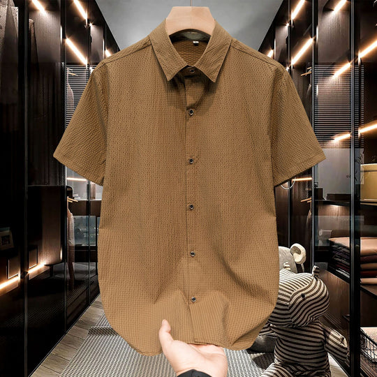 Herren Kurzarm-Hemd mit strukturiertem Design und modischen Knopfdetails EB