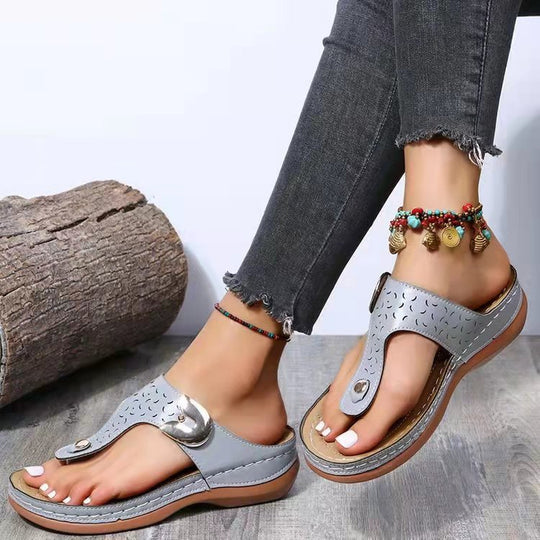 Damen Komfortable Zehentrenner-Sandalen mit anatomischem Fußbett und modischem Riemendesign EB