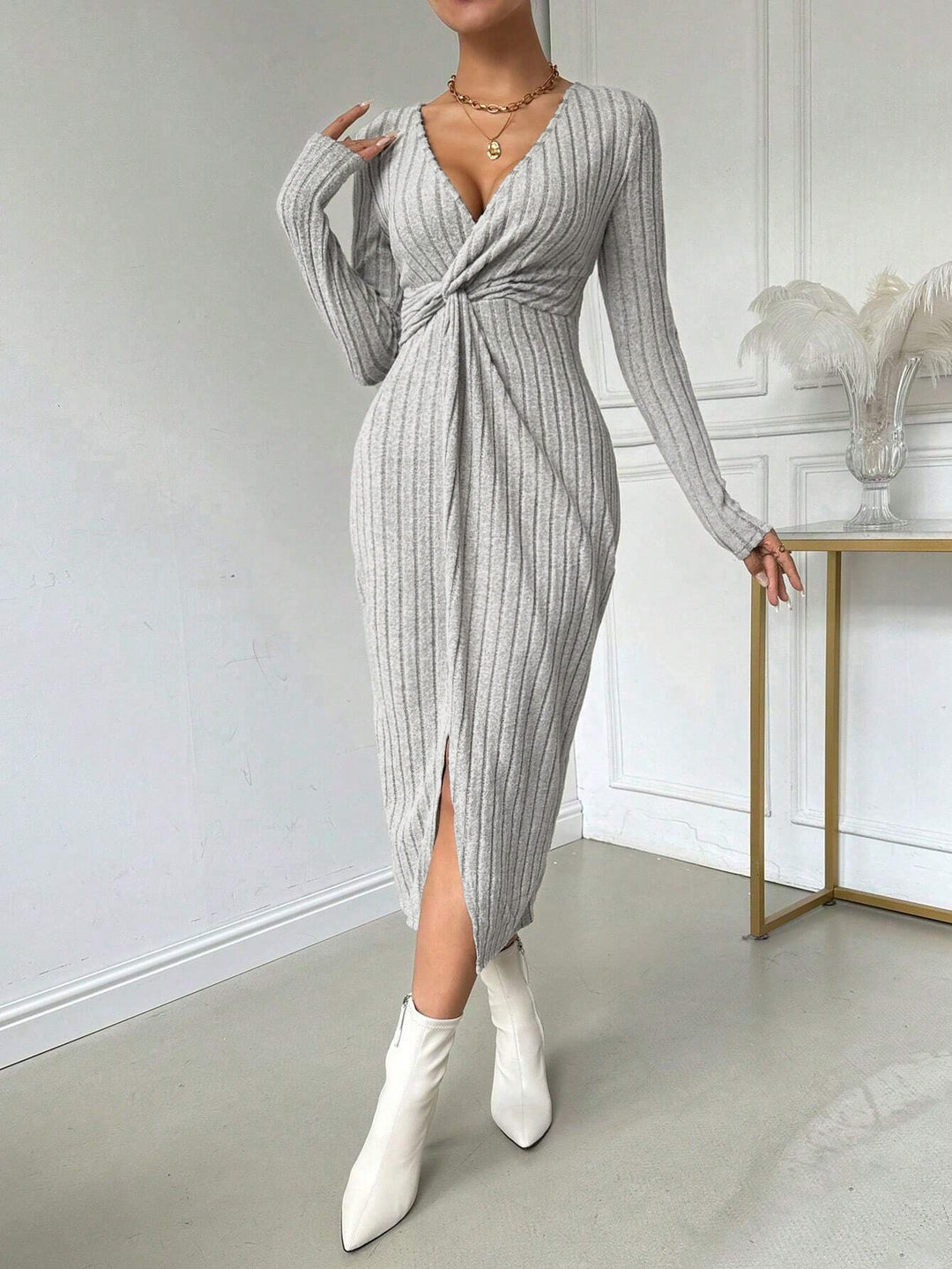 Damen geripptes Twist-Midikleid mit V-Ausschnitt, taillierter Silhouette und Frontschlitz Eichborn Berlin