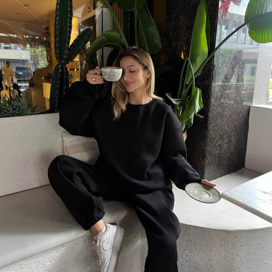 Damen Oversize-Crewneck und High-Waist Tunnelzug-Jogginghose Set aus weichem French-Terry Eichborn Berlin