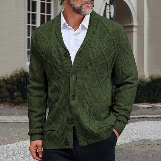 Herren Grobstrickjacke mit elegantem Zopfmuster und praktischen Taschen EB