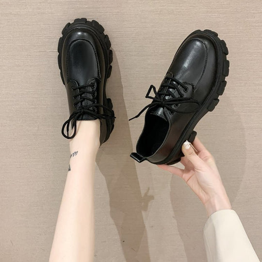 Damen Plateau-Schnürschuhe mit glanzvollem Obermaterial und komfortabler Sohle EB